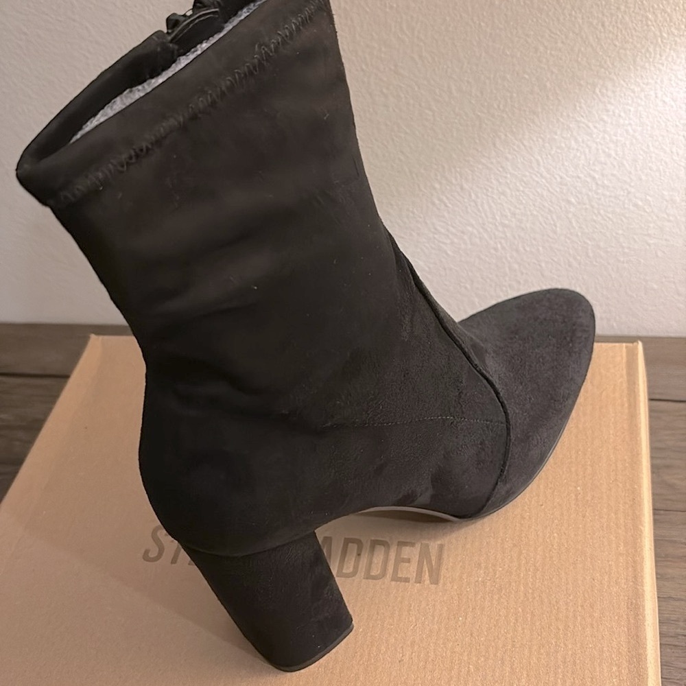 NIB [Steve Madden] Sora High Ankle Block Heel Boots Black Suede Women's Sz 11 - Picture 5 of 14